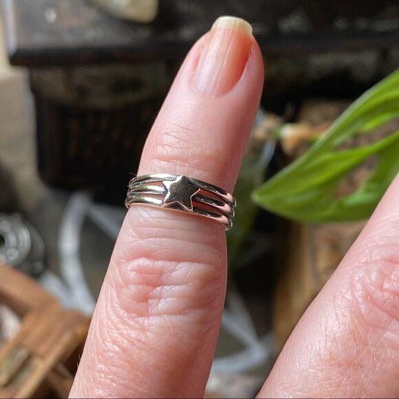 Sterling Silver Triple Band Star Toe Ring - Picture 4 of 4